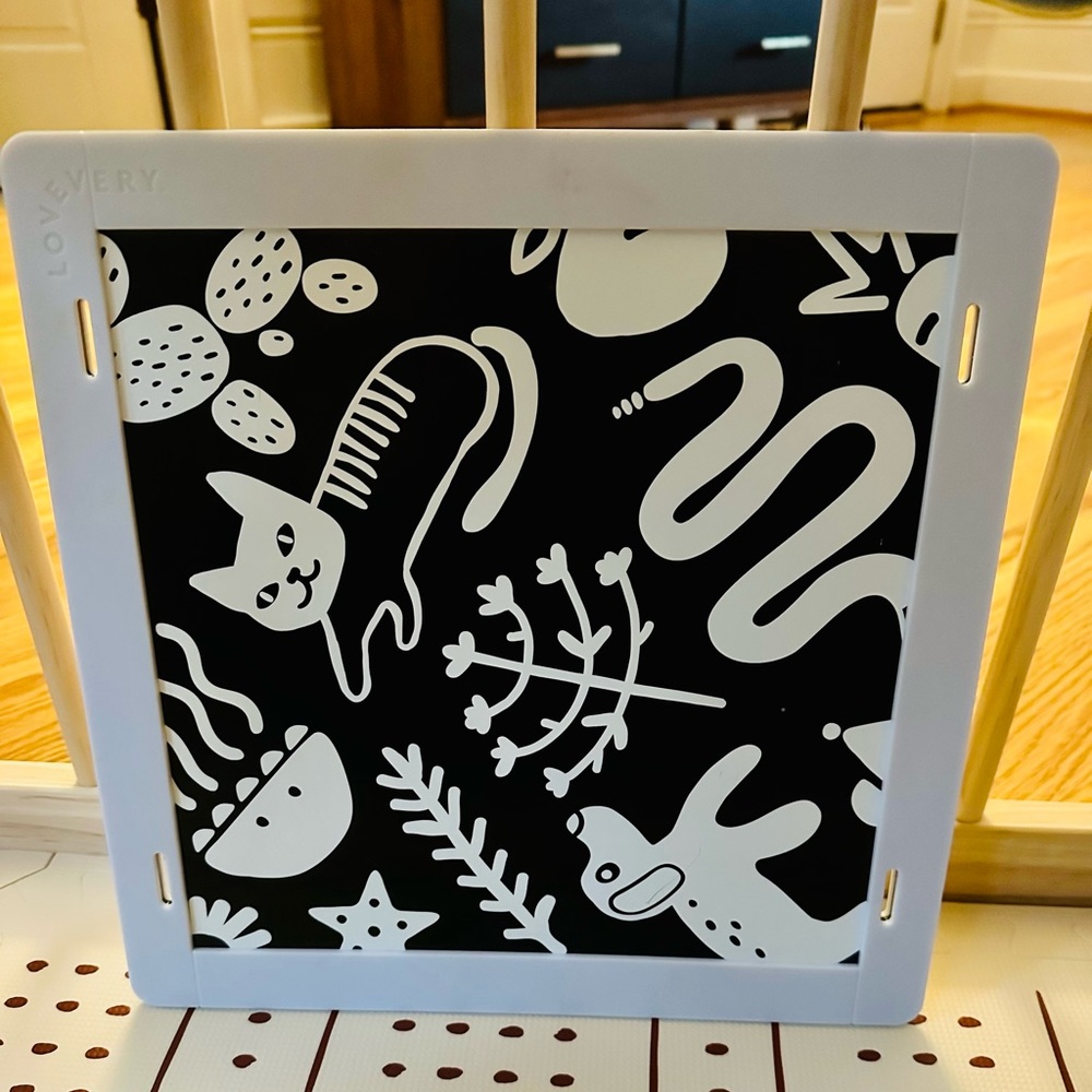 Lovevery Framed Mirror and Contrast Card